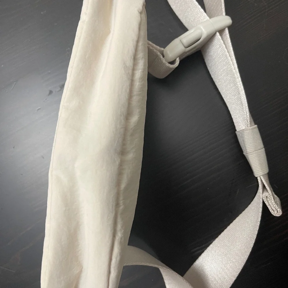 Lululemon Everywhere Belt Bag White Opal - Picture 5 of 5